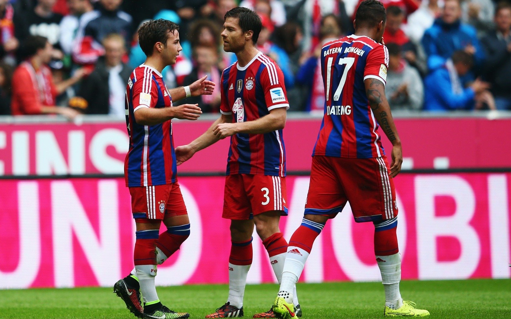 足球巨星因表现出众荣膺本周最佳球员奖，足球年度最佳球员2020